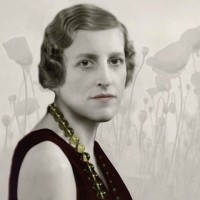 Уинифред Холтби